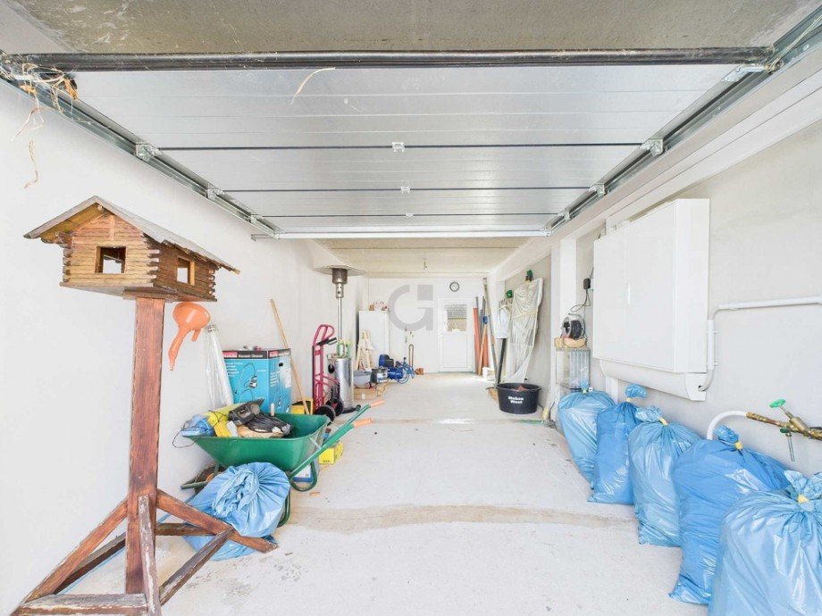 Blick in Garage Doppelhaush�lfte Vettwei�