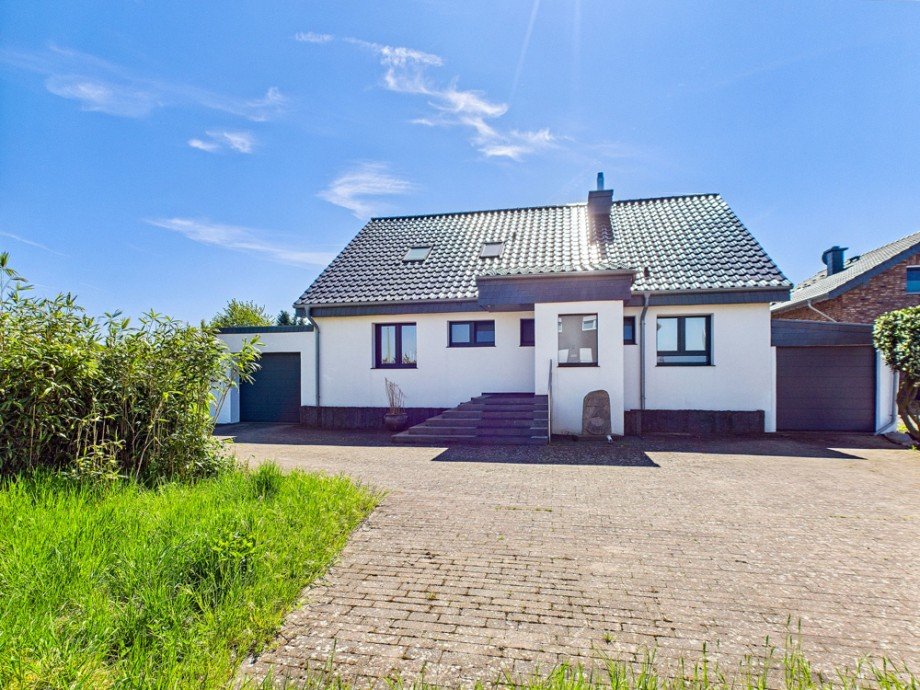 Front Einfamilienhaus H�rtgenwald