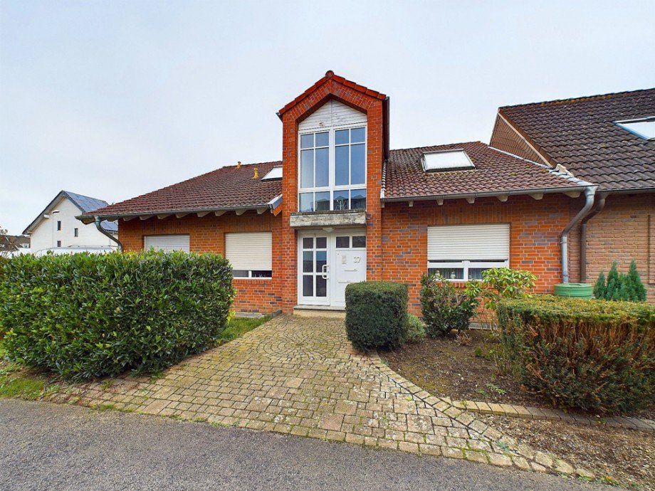 Front Mehrfamilienhaus D�ren