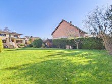 Blick aus Garten Solides Einfamilienhaus mit reichlich Potenzial