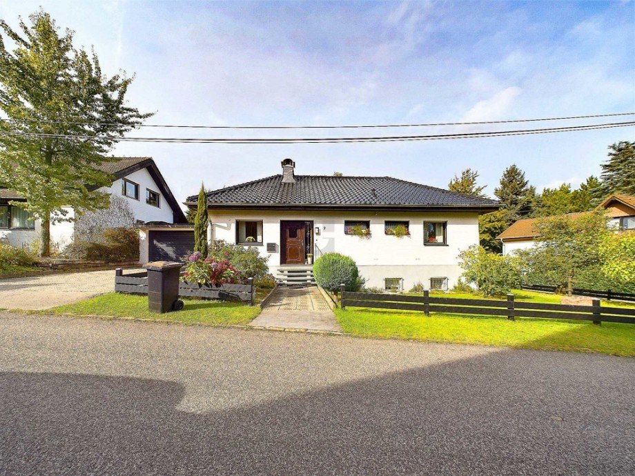 Ansicht von Stra�e Bungalow H�rtgenwald / Stra�