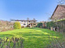 Blick aus Garten Solides Einfamilienhaus mit reichlich Potenzial