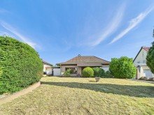 Front Gro�z�giger Bungalow mit vielf�ltigen Nutzungsm�glichkeiten