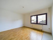 Beispielzimmer 3 Zweifamilienh�user mit 6 freien Wohnungen und 4.636 qm Grundst�ck