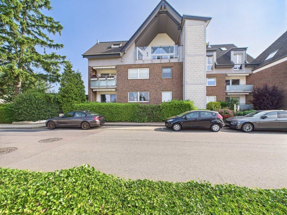 Frontansicht Etagenwohnung Niederzier / Krauthausen