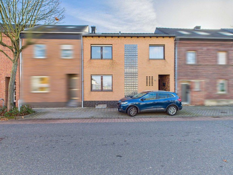 Front D�ren Reihenmittelhaus Leider bereits verkauft!