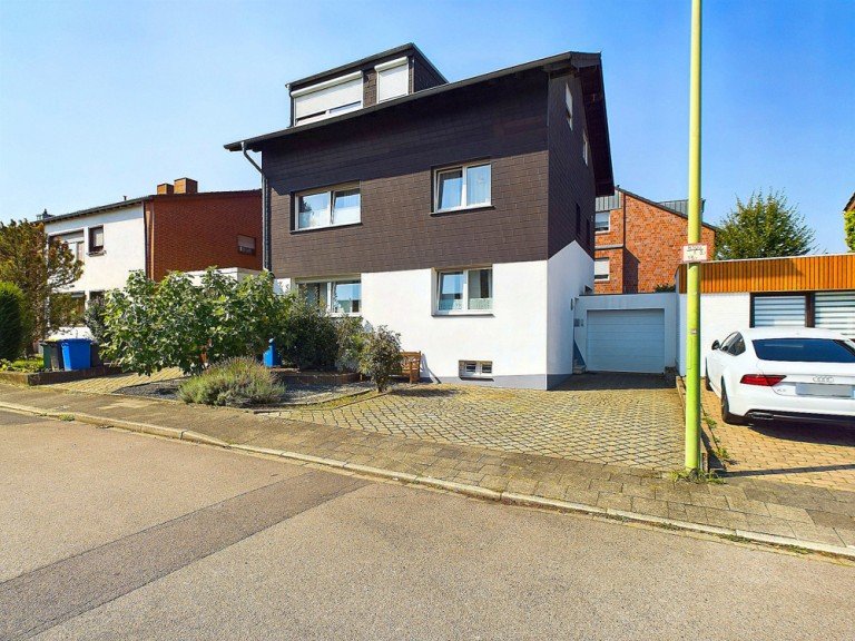 Front D�ren Zweifamilienhaus Bereits verkauft!