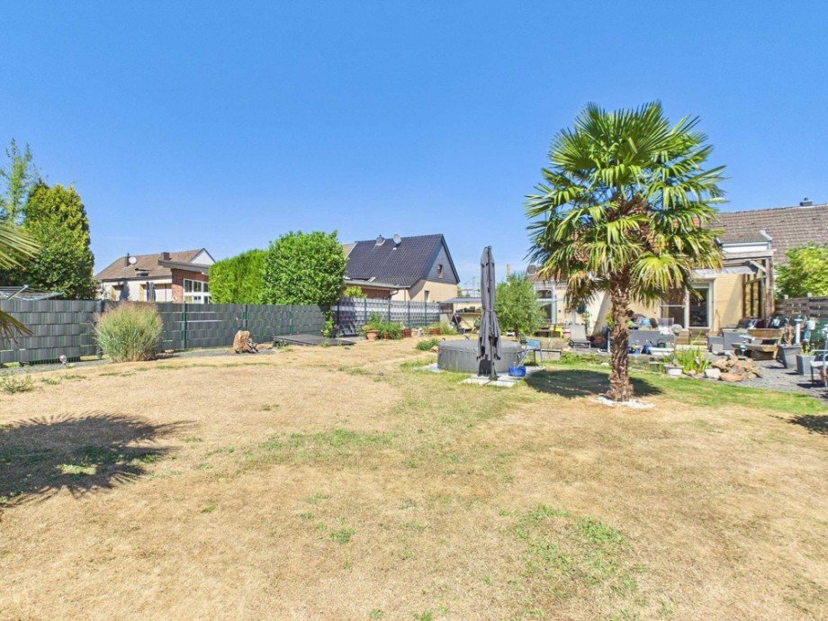 Garten Doppelhaush�lfte D�ren