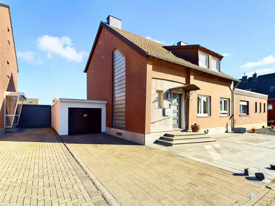 Front Doppelhaush�lfte D�ren