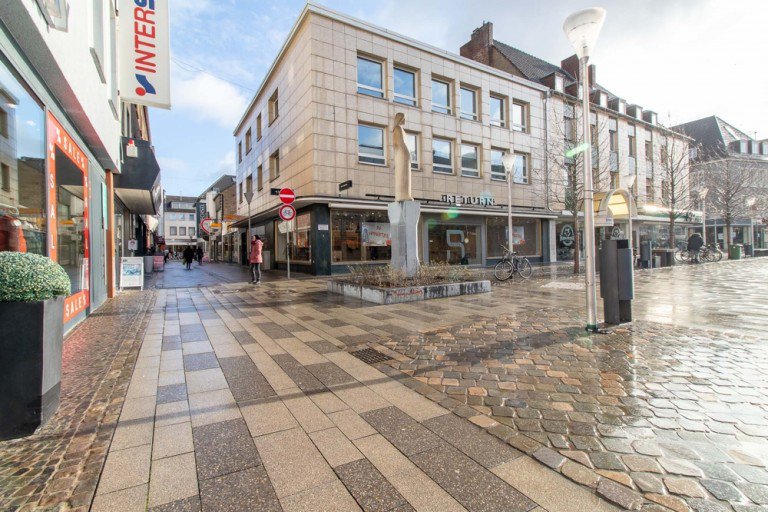 Front D�ren Haus D�ren-Innenstadt: Gesch�ftshaus in exponierter Ecklage am Marktplatz