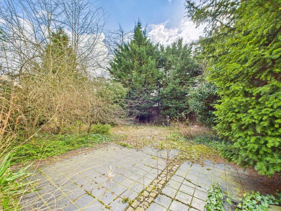 Blick in Garten Doppelhaush�lfte D�ren