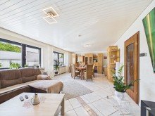 Wohnen EG Birkesdorf: Zweifamilienhaus, freiwerdend, 168 qm Wohnfl�che, Garten mit Teich, ruhige Sackgasse