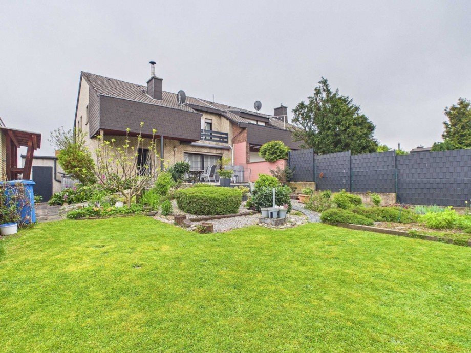 R�ckansicht aus Garten Einfamilienhaus D�ren / Echtz