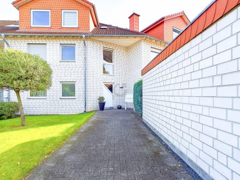 Zugang zum Haus Merzenich Erdgeschosswohnung Leider ist diese tollen Wohnung bereits verkauft!