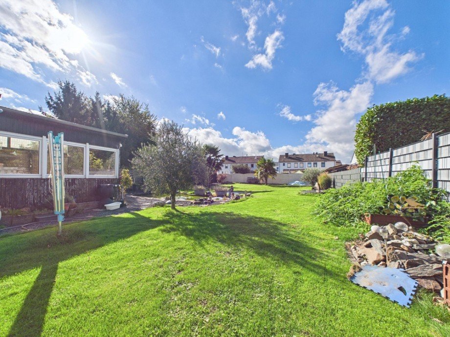 Garten Doppelhaush�lfte D�ren