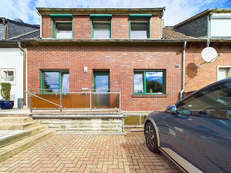 Frontansicht Reihenmittelhaus D�ren