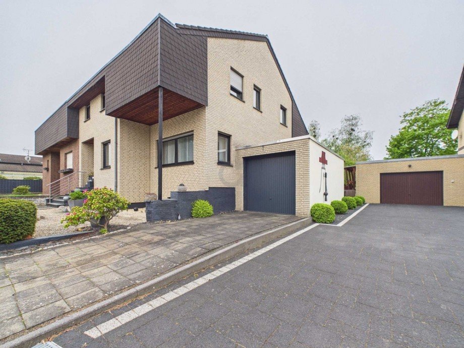seitliche Ansicht Einfamilienhaus D�ren / Echtz