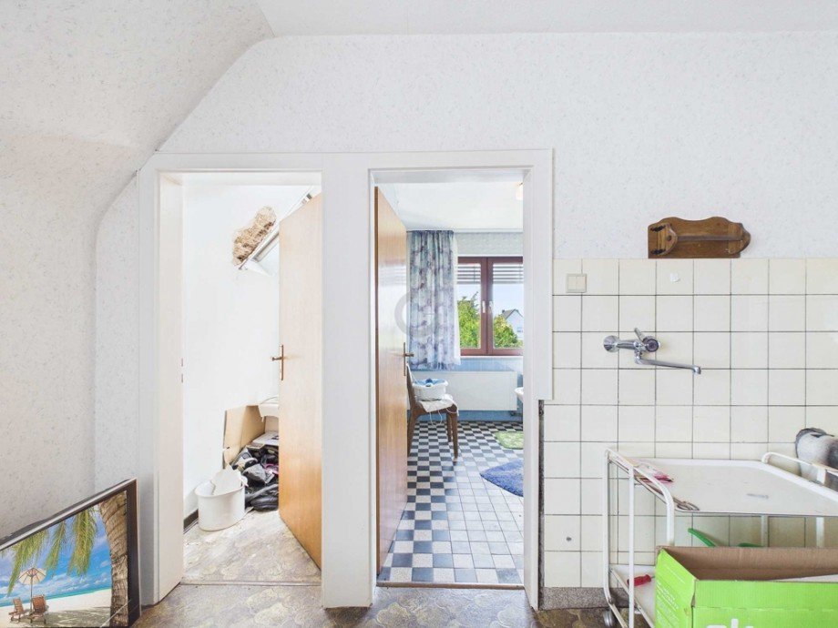Zimmer m. Bad und Abstellraum Einfamilienhaus Kreuzau / Stockheim