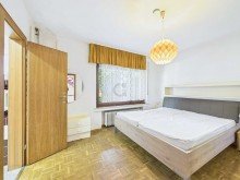 Schlafzimmer 2 Gro�z�giges Wohnhaus in Traumlage oberhalb des Rurtals
