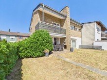 Blick aus Garten Derichsweiler: Zeitlose Architektur und durchdachter Grundriss -sofort frei-