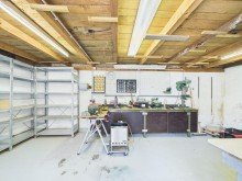 Hobbyraum Gepflegtes Wohnhaus mit 9 Zimmern, 3 B�dern, 2 K�chen - sofort frei