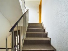 Treppenhaus 3 Zweifamilienh�user mit 6 freien Wohnungen und 4.636 qm Grundst�ck