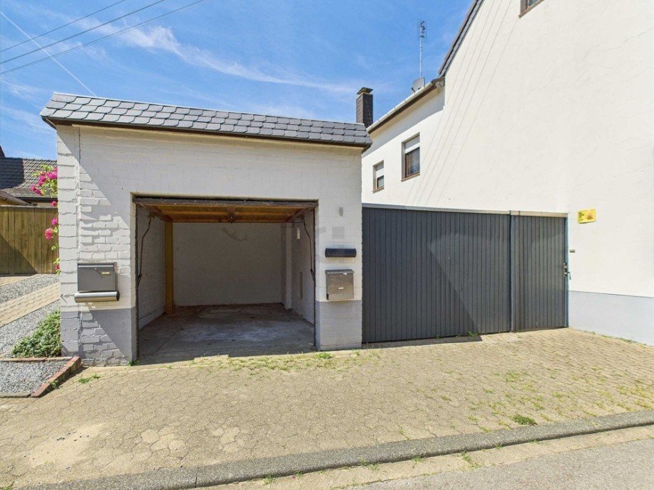 Garage und Hofzufahrt Einfamilienhaus Nideggen / Muldenau