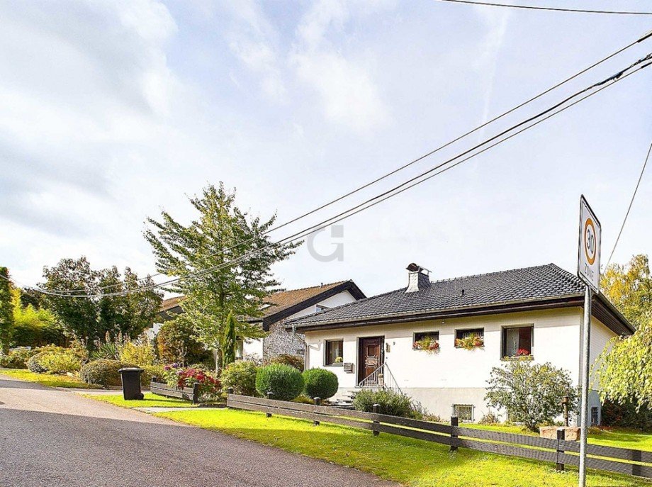 Frontansicht Bungalow H�rtgenwald / Stra�