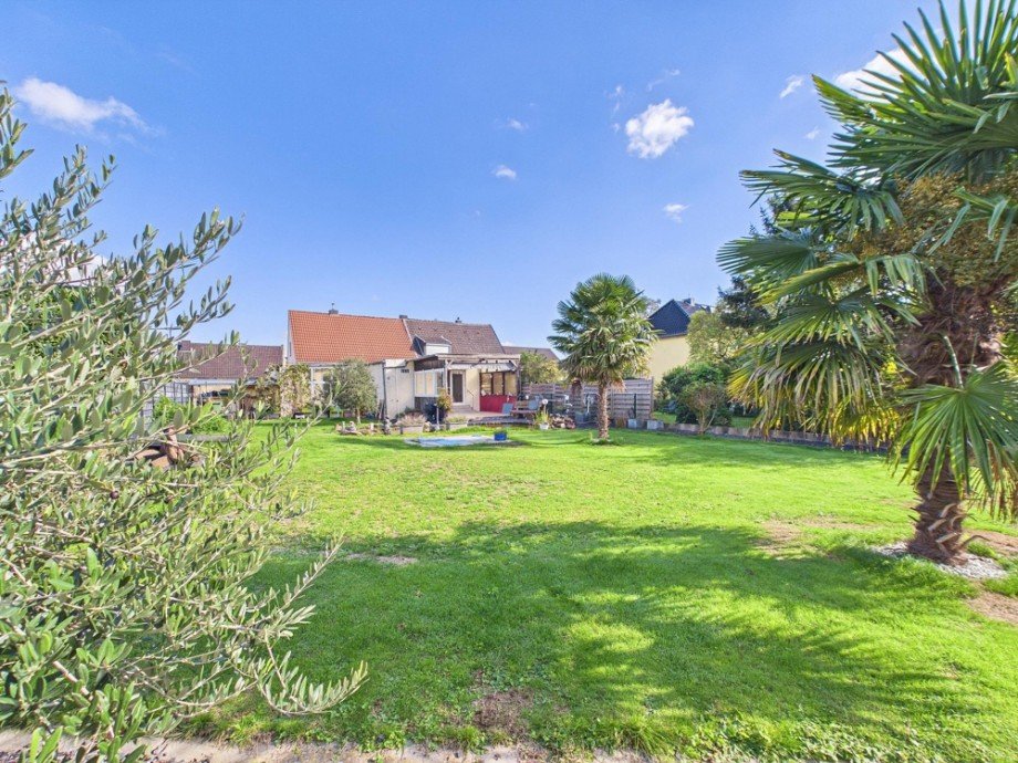 Garten Doppelhaush�lfte D�ren