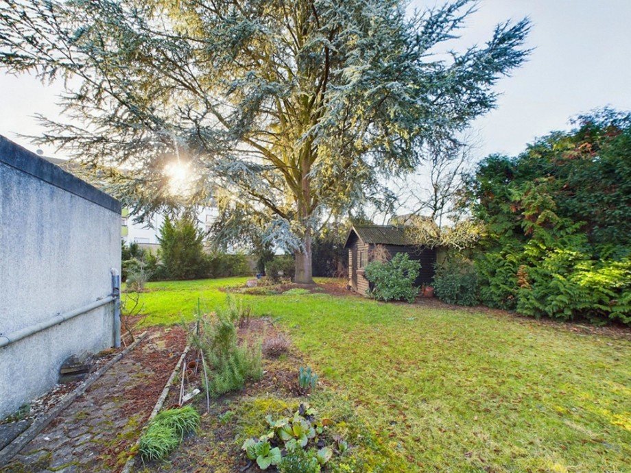 Garten + Baugrundst�ck Bungalow D�ren