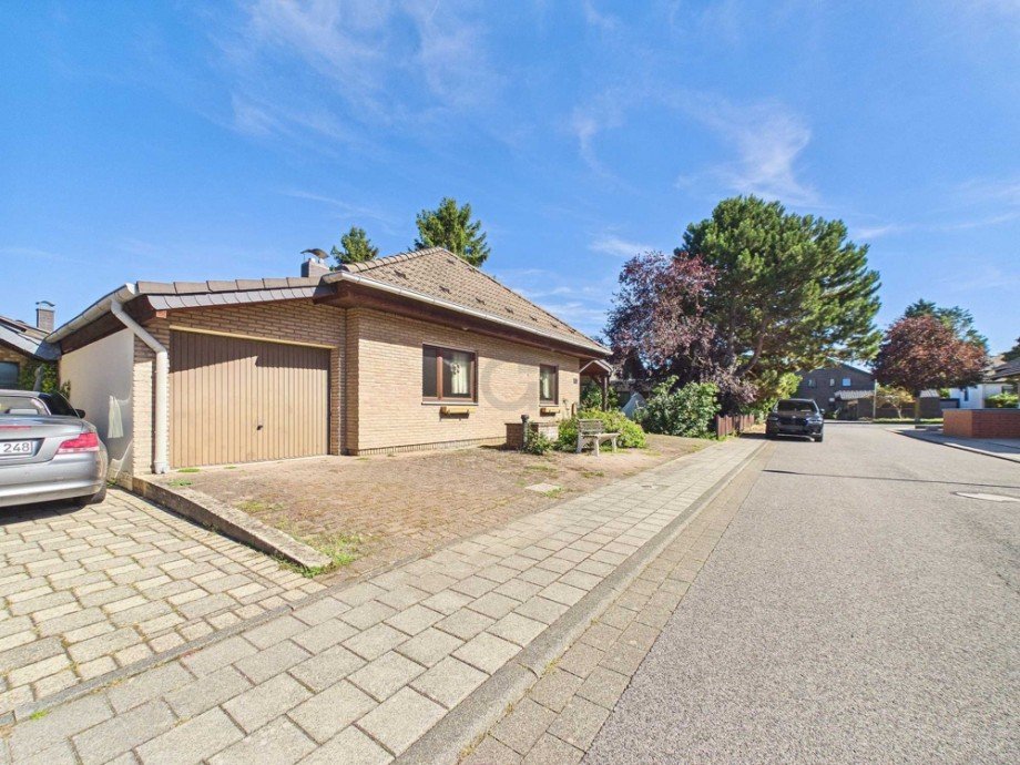 seitliche Ansicht Bungalow D�ren / Echtz