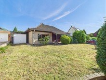 Front Gro�z�giger Bungalow mit vielf�ltigen Nutzungsm�glichkeiten