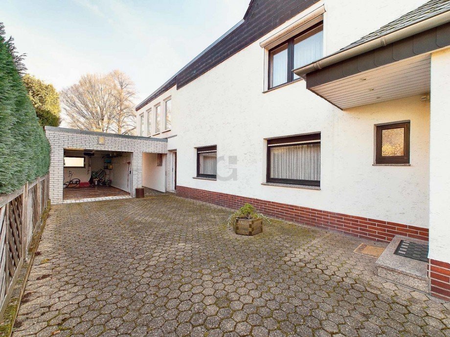 Innenhof Doppelhaush�lfte D�ren / Lendersdorf