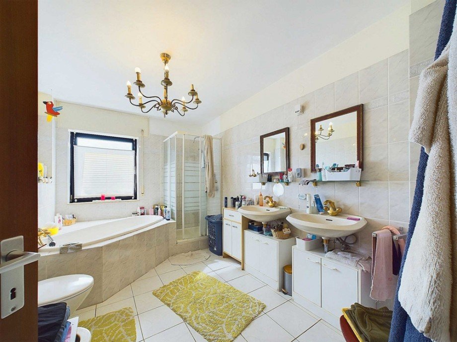 Badzimmer neu Reihenmittelhaus Niederzier