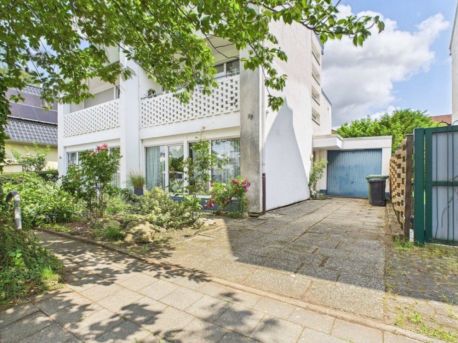 Blick in Einfahrt Doppelhaush�lfte D�ren