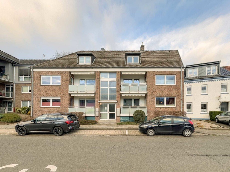 Frontansicht Etagenwohnung Niederzier / Krauthausen