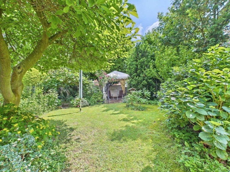 Blick in Garten D�ren Doppelhaush�lfte Leider bereits verkauft!