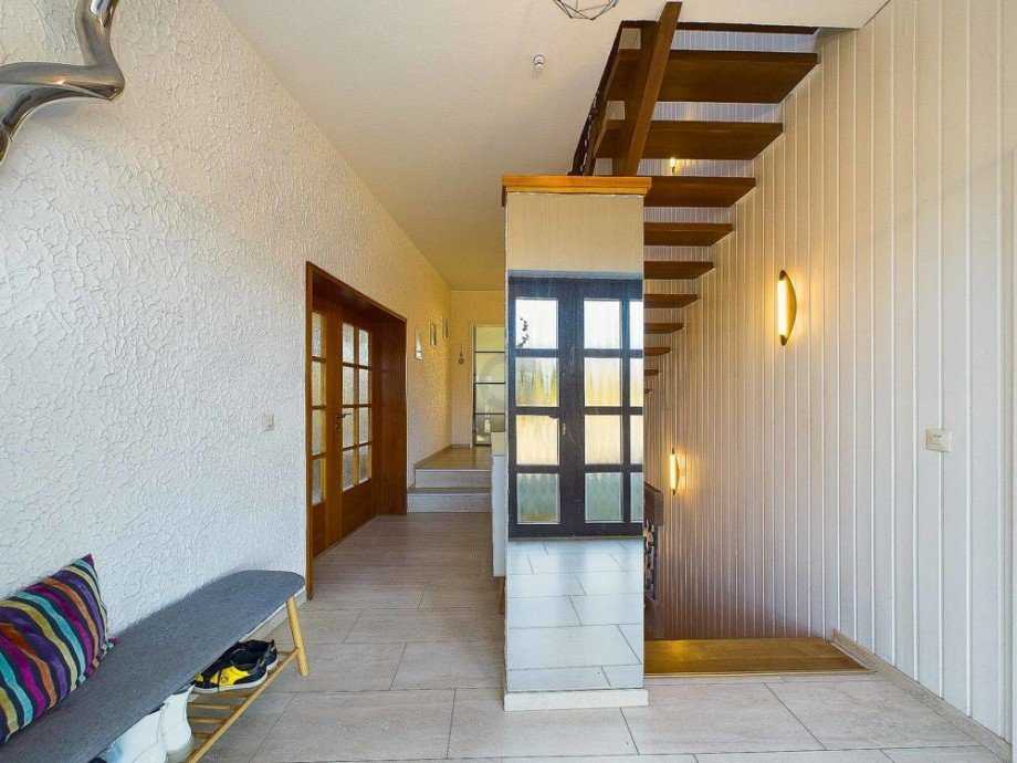 Blick in den Flur / Treppenhaus Einfamilienhaus D�ren / Birkesdorf