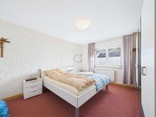 Schlafzimmer Solides Generationenhaus mit zus�tzl. Baugrundst�ck