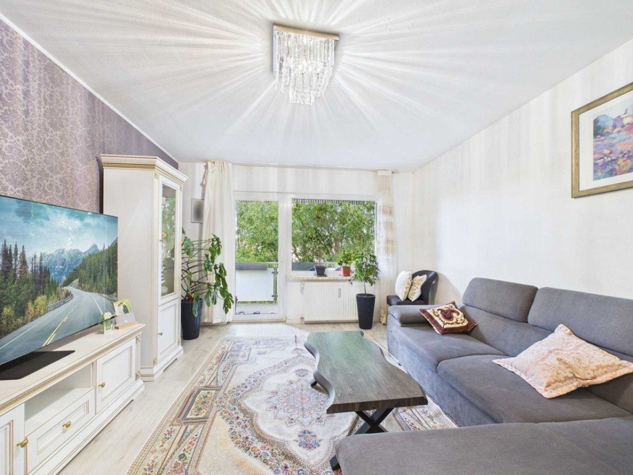 Wohnzimmer m. Balkon Etagenwohnung Niederzier / Krauthausen