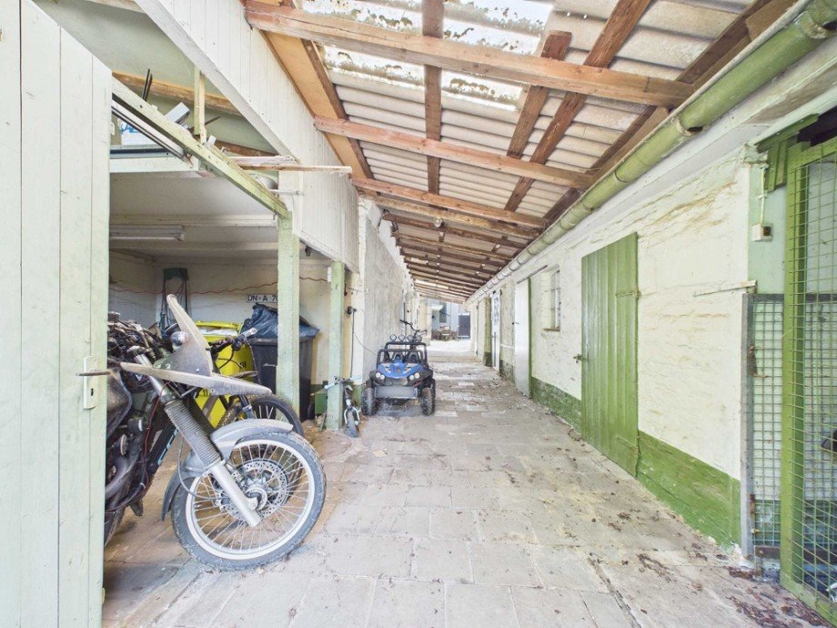 Durchgang Schppenanbauten Mehrfamilienhaus Niederzier / Hambach